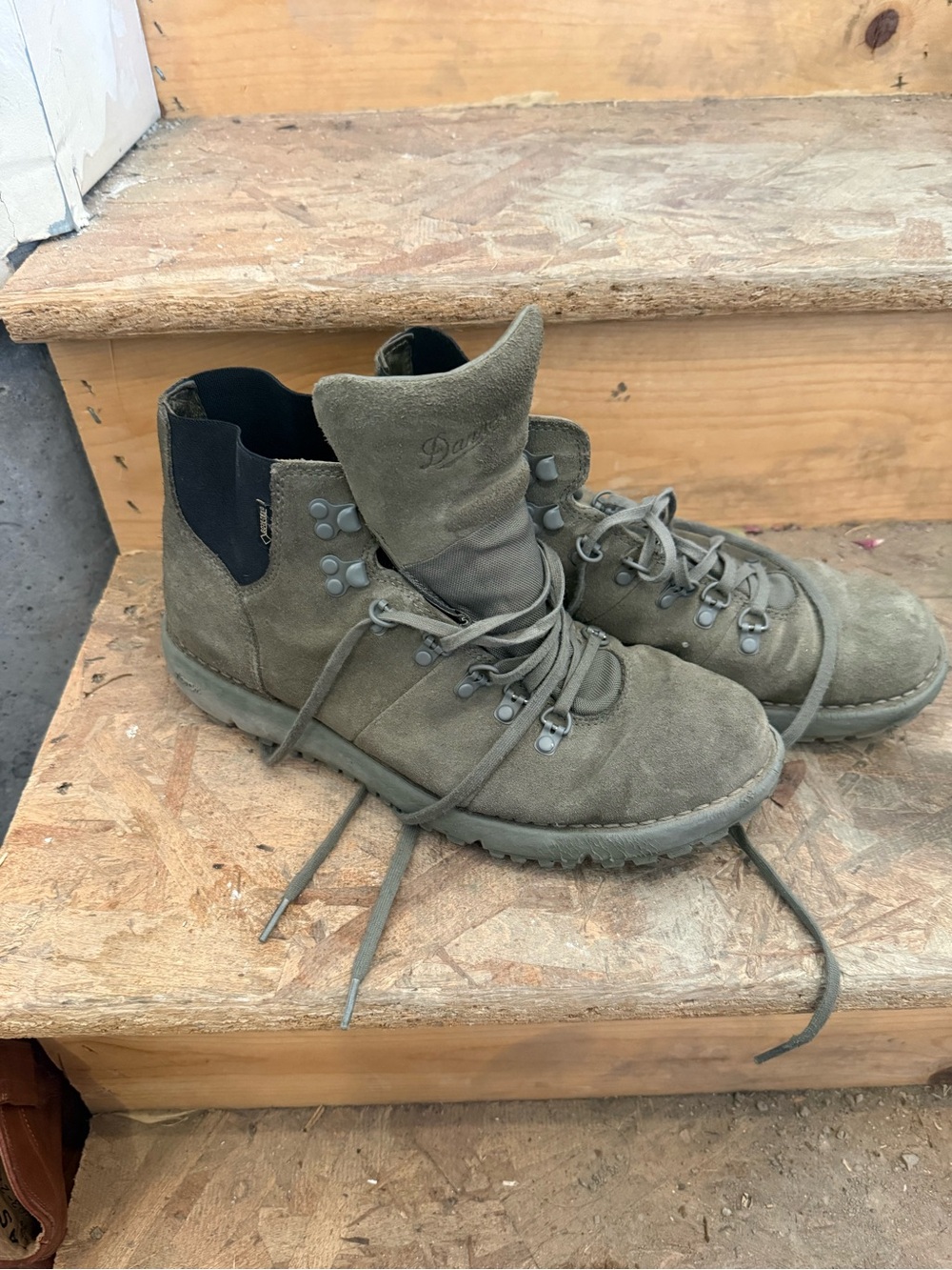 Danner Men’s Suede Hiking Boots — Olive